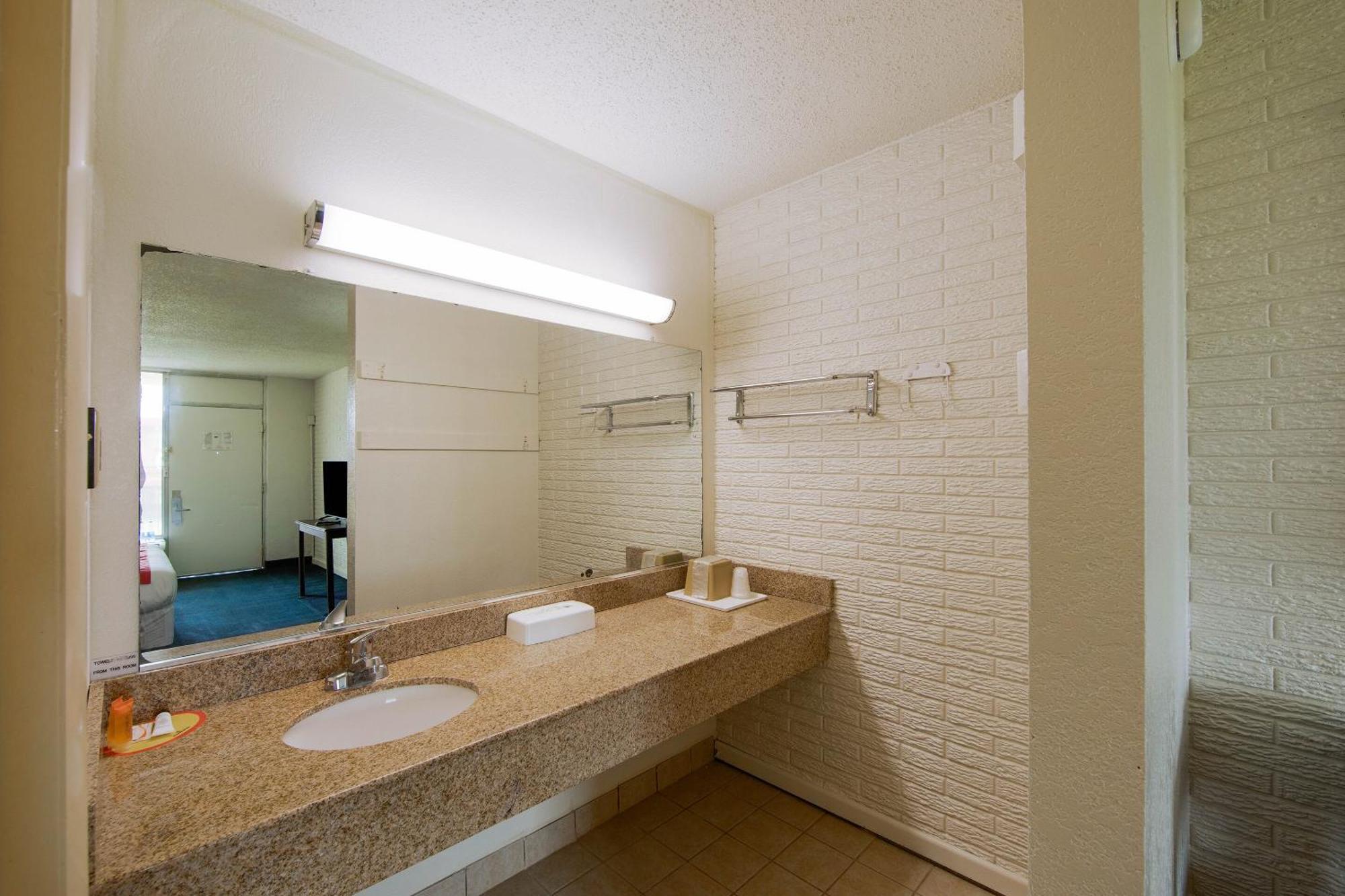 Hotel Oyo Kings Dominion 2*